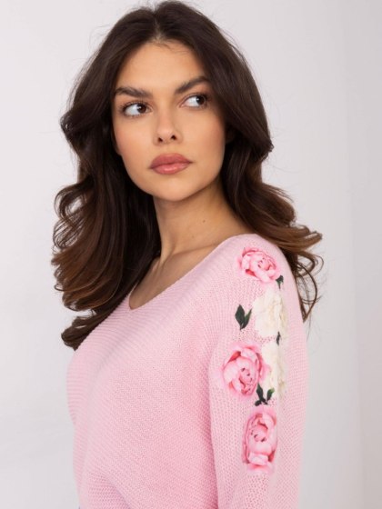 Sweter różowy z rękawem 3/4 z nadrukiem kwiatowym
