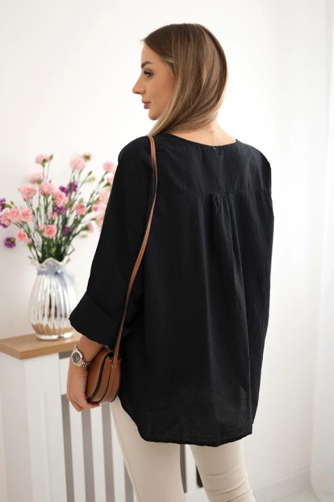 Bluzka koszulowa z haftowanym wzorem czarna, oversize, z guzikiem Bluzka koszulowa z haftowanym wzorem czarna, oversize, z guzikiem