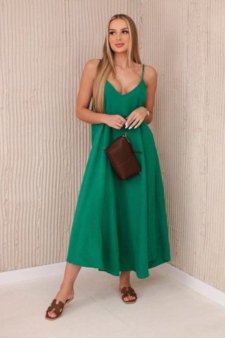 Zielona muślinowa sukienka na ramiączkach z rozszerzanym dołem – styl boho na lato