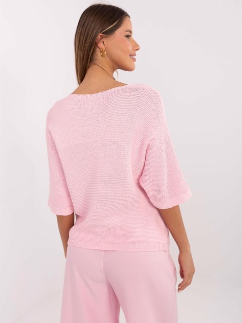 Sweter jasnoróżowy, oversize z rękawem 3/4, z nadrukiem motyla