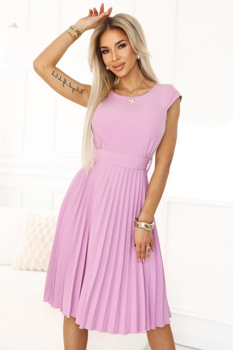 311-18 LILA Klasyczna plisowana sukienka z krótkim rękawkiem i paskiem - WRZOS - XL 311-18 LILA Klasyczna plisowana sukienka z krótkim rękawkiem i paskiem - WRZOS - XL