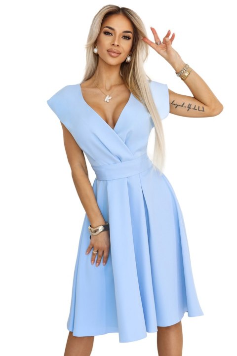 348-12 SCARLETT - rozkloszowana sukienka midi z kopertowym dekoltem i paskiem - BŁĘKITNA - M