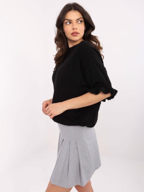 Sweter oversize czarny z krótkim rękawem i falbanką Sweter oversize czarny z krótkim rękawem i falbanką