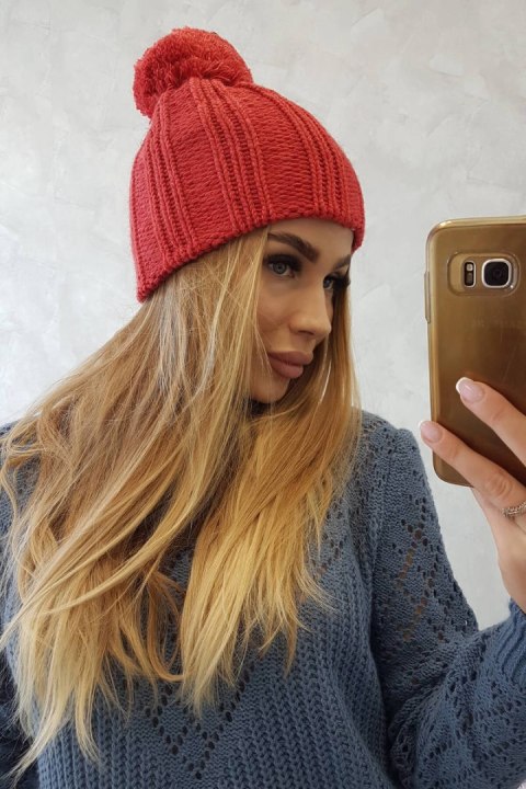 Ciepła czapka damska Idalia K284 – klasyczny fason zimowy