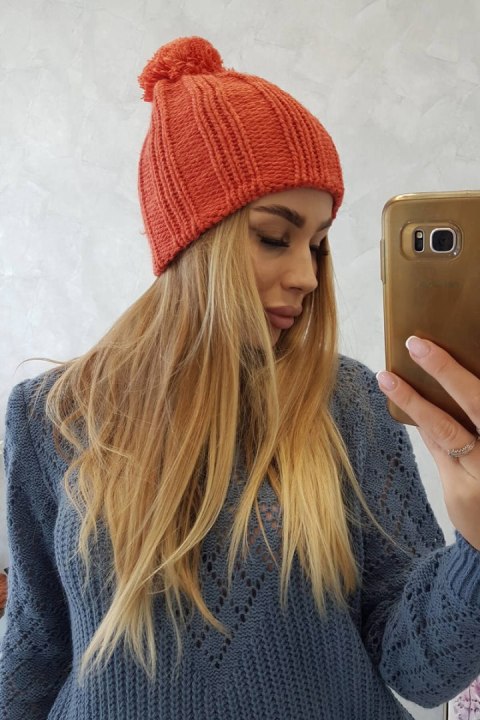 Ciepła czapka damska Idalia K284 – klasyczny fason zimowy