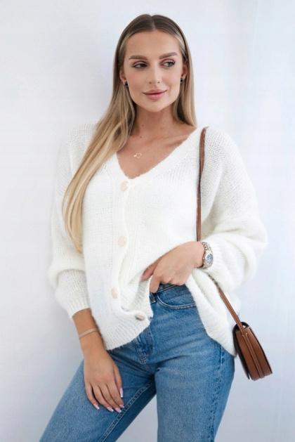 Sweter oversize z guzikami – miękki i stylowy, ecru, produkcja włoska