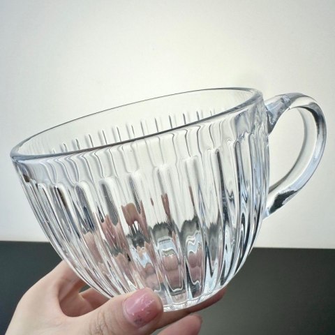Szklanka 460 ml z ryflowanym wzorem – stylowa filiżanka