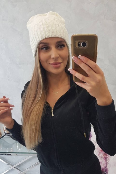 elegancka czapka damska ecru na zimę