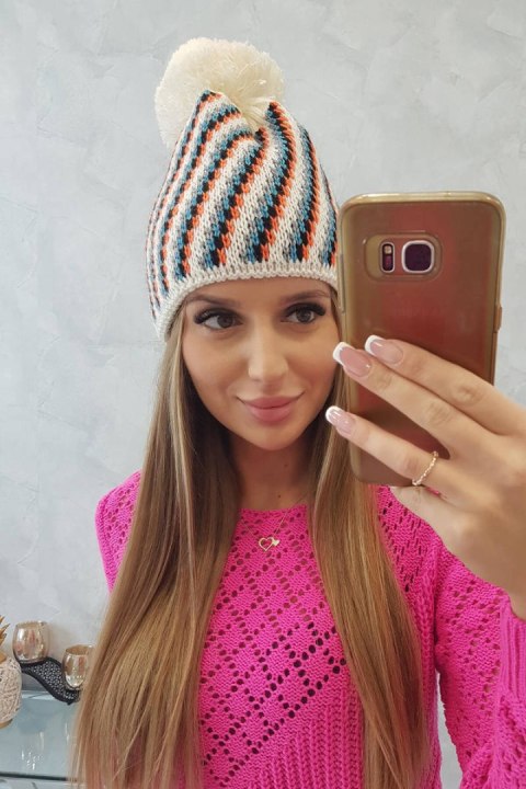 Czapka damska z pomponem Hanna K328 ecru
