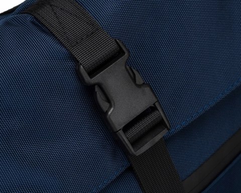 Duży, granatowy plecak miejski z miejscem na laptopa wykonany z poliestru - Peterson