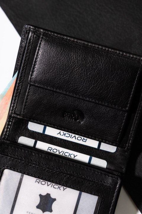 Portfel męski skórzany pionowy z ochroną RFID - Rovicky