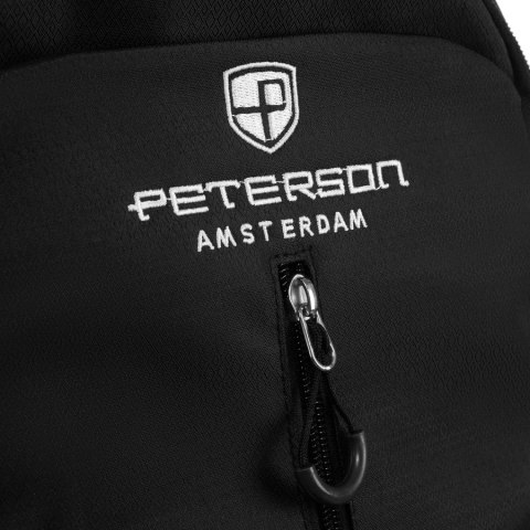 Pojemny plecak turystyczny z poliestru w czarnym kolorze - Peterson