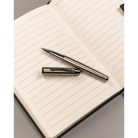 Zestaw prezentowy: czarny notes A5 w linie i długopis z czarnym wkładem - Peterson