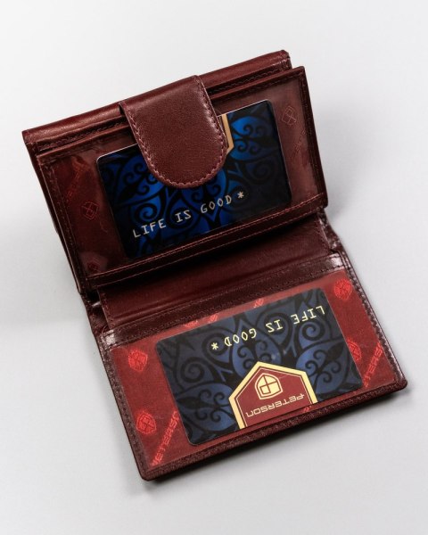 Wnętrze portfela Peterson z kartami, banknotami i miejscem na dokumenty