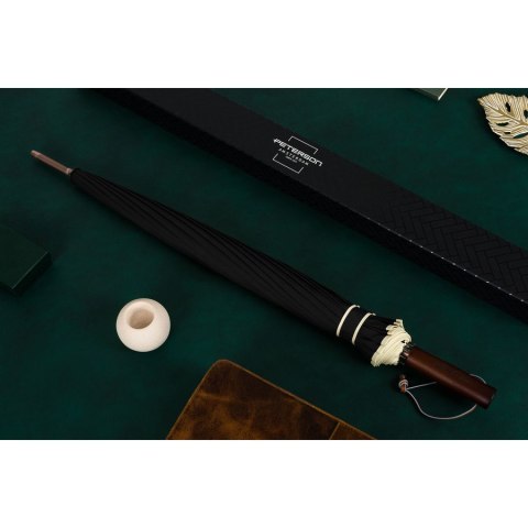 Czarny parasol Peterson z dużą czaszą i stylową drewnianą rączką – Stylowy Wieszak