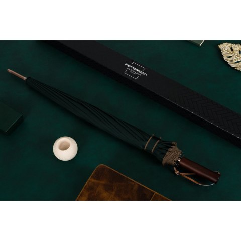 Zielony parasol Peterson z dużą czaszą i drewnianą rączką, w eleganckim pudełku – Stylowy Wieszak