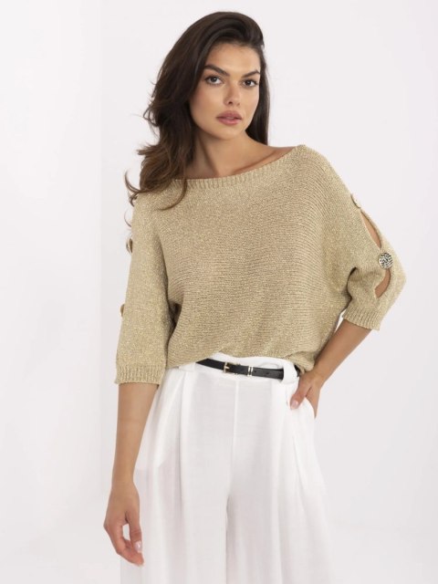 Sweter damski złoty nietoperz ITALY MODA z metaliczną nitką i ozdobnymi guzikami na rękawach 3/4 Sweter damski złoty nietoperz ITALY MODA z metaliczną nitką i ozdobnymi guzikami na rękawach 3/4