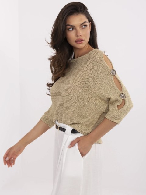 Sweter damski złoty nietoperz ITALY MODA z metaliczną nitką i ozdobnymi guzikami na rękawach 3/4 Sweter damski złoty nietoperz ITALY MODA z metaliczną nitką i ozdobnymi guzikami na rękawach 3/4