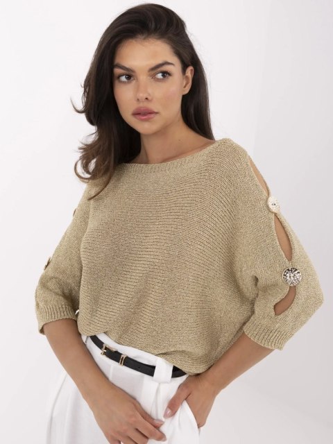 Sweter damski złoty nietoperz ITALY MODA z metaliczną nitką i ozdobnymi guzikami na rękawach 3/4 Sweter damski złoty nietoperz ITALY MODA z metaliczną nitką i ozdobnymi guzikami na rękawach 3/4