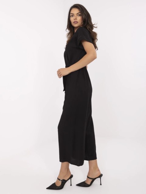 Elegancki czarny kombinezon z krótkim rękawem Elegancki czarny kombinezon z krótkim rękawem