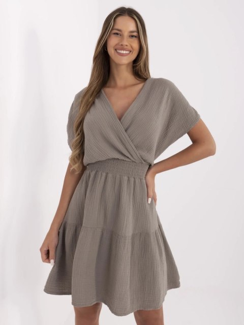 Sukienka MI-SK-92160.00 ciemny bezowy Sukienka MI-SK-92160.00 ciemny bezowy