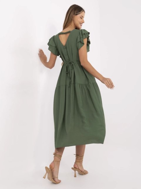 Tył sukienki z ozdobnymi guzikami i wiązaniem w talii – khaki midi Tył sukienki z ozdobnymi guzikami i wiązaniem w talii – khaki midi