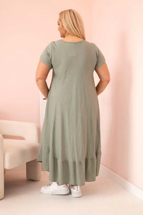 Sukienka damska plus size z krótkim rękawem i falbaną z lekkiej wiskozy khaki Sukienka damska plus size z krótkim rękawem i falbaną z lekkiej wiskozy khaki