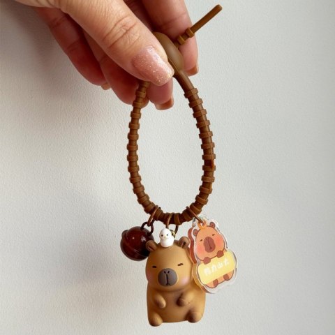 Brelok kawaii do kluczy z figurką kapibary i dzwoneczkiem Brelok kawaii do kluczy z figurką kapibary i dzwoneczkiem