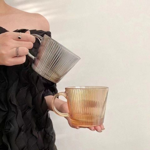 Filiżanka szklanka ryflowana duża grafit, szara 380 ml 1szt SZK177 Filiżanka szklanka ryflowana duża grafit, szara 380 ml 1szt SZK177