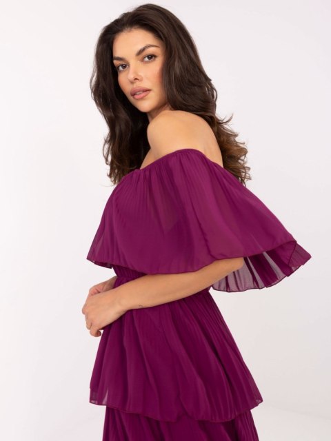 Elegancka sukienka z odkrytymi ramionami Elegancka sukienka z odkrytymi ramionami