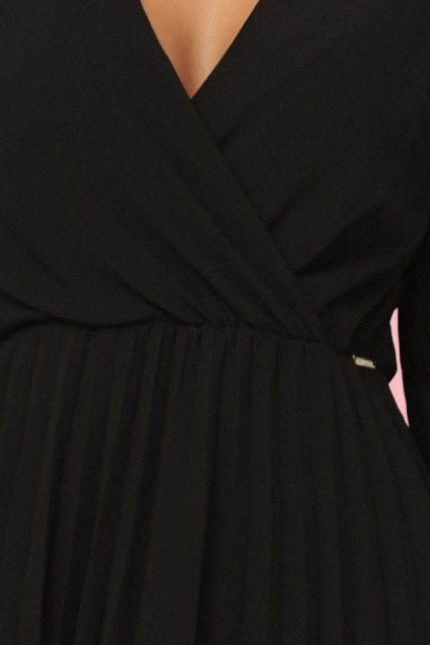 313-17 ISABELLE Polska plisowana sukienka z długim rękawem i dekoltem - CZARNA - XS