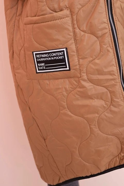 Kamizelka damska pikowana z kapturem Plus Size camelowa Stylowy Wieszak Kamizelka damska pikowana z kapturem Plus Size camelowa Stylowy Wieszak