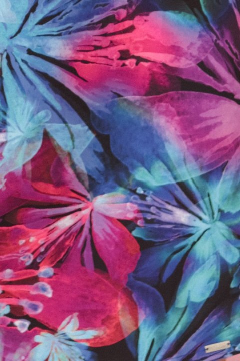 323-2 Wygodna sukienka oversize z wiązaniem na rękawkach - kolorowe kwiaty - M