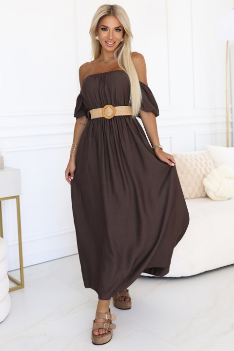 614-1 Sukienka maxi w stylu boho z odkrytymi ramionami i paskiem - CZEKOLADOWA - UNI