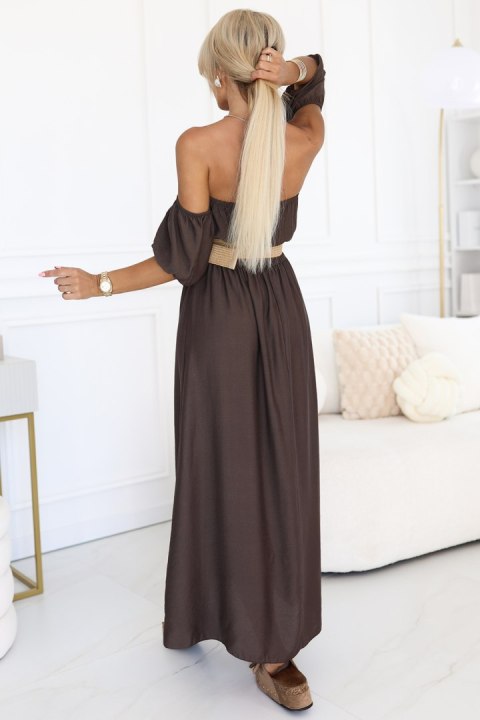614-1 Sukienka maxi w stylu boho z odkrytymi ramionami i paskiem - CZEKOLADOWA - UNI