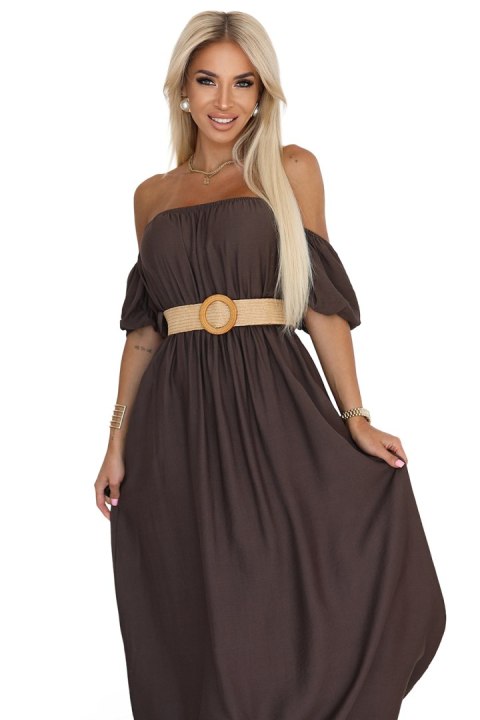 614-1 Sukienka maxi w stylu boho z odkrytymi ramionami i paskiem - CZEKOLADOWA - UNI