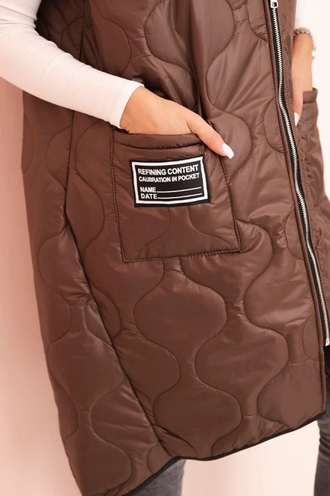 Kamizelka damska pikowana Plus Size z kapturem zapinana na zamek brązowa Kamizelka damska pikowana Plus Size z kapturem zapinana na zamek brązowa