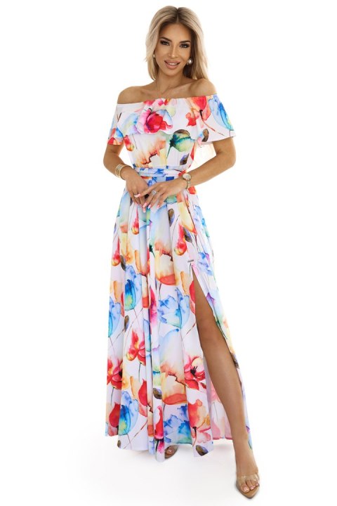 Modelka w sukience hiszpance w duże kolorowe kwiaty Modelka w sukience hiszpance w duże kolorowe kwiaty