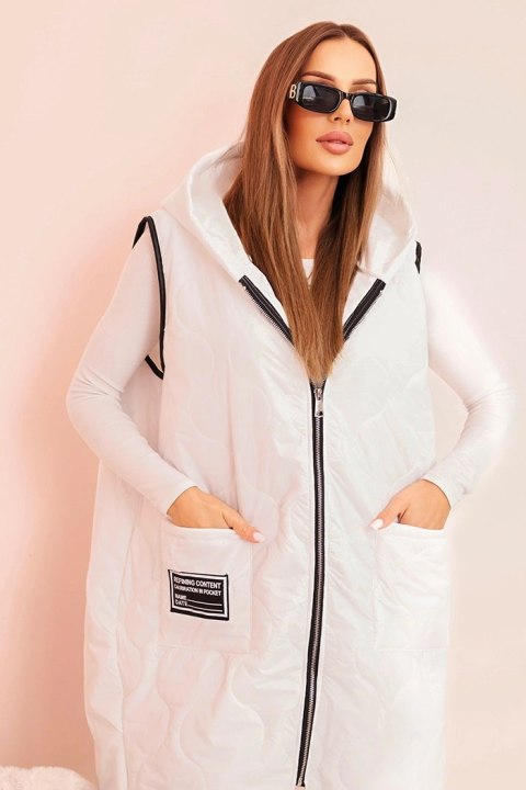 Kamizelka damska pikowana Plus Size z kapturem zapinana na zamek biała Kamizelka damska pikowana Plus Size z kapturem zapinana na zamek biała