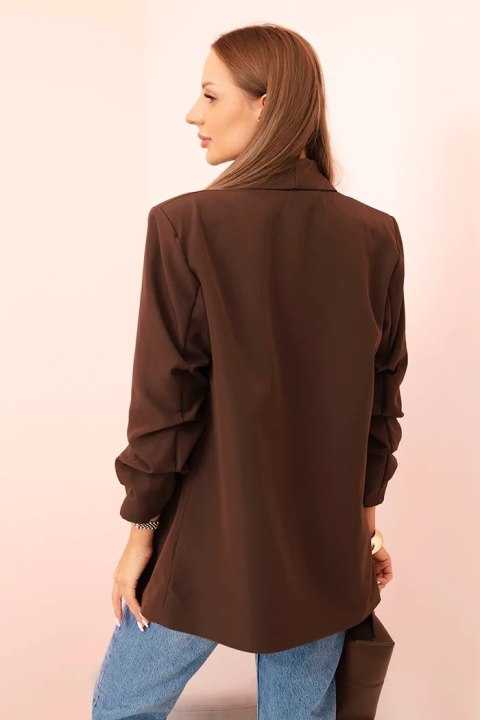 Stylizacja casualowa z elegancką marynarką brązową oversize