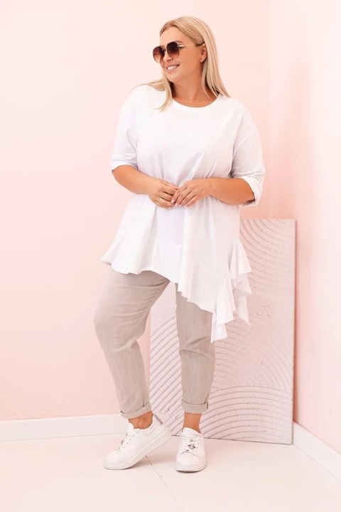 Klasyczna biała bluzka damska Plus Size z dekoracyjną falbaną i wygodnym krojem oversize. Klasyczna biała bluzka damska Plus Size z dekoracyjną falbaną i wygodnym krojem oversize.
