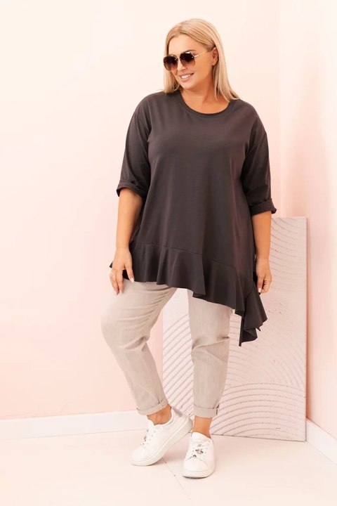 Stylowa bluzka Plus Size w odcieniu grafitowym – luźna, z falbaną i rękawem do podwinięcia. Stylowa bluzka Plus Size w odcieniu grafitowym – luźna, z falbaną i rękawem do podwinięcia.