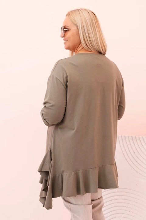 Casualowa bluzka damska Plus Size – kolor khaki, ozdobna falbana, rękawy do podwinięcia. Casualowa bluzka damska Plus Size – kolor khaki, ozdobna falbana, rękawy do podwinięcia.
