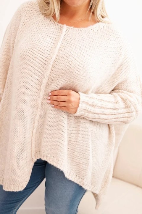Dzianinowy sweter Plus Size beżowy z akrylu i poliamidu – luźny krój, dekolt łódkowy. Dzianinowy sweter Plus Size beżowy z akrylu i poliamidu – luźny krój, dekolt łódkowy.