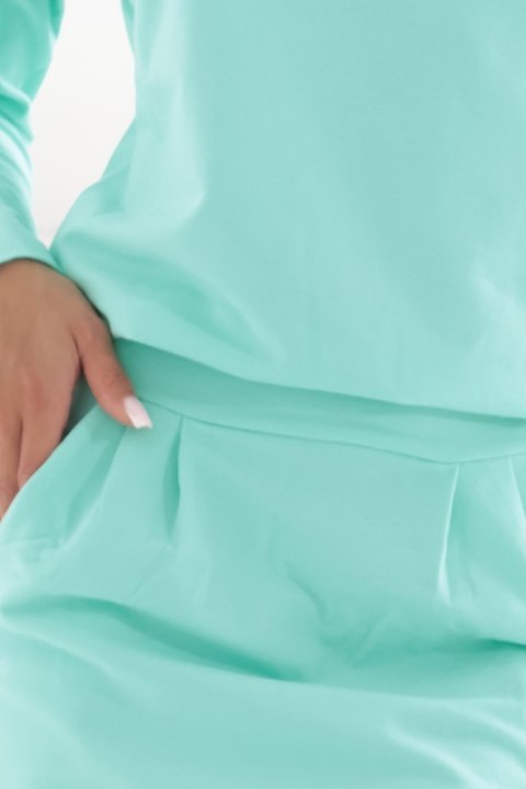189-12 Dresowa sukienka z długim rękawem i kieszeniami - wygodny fason z dekoltem na plecach - MIĘTA - XXL