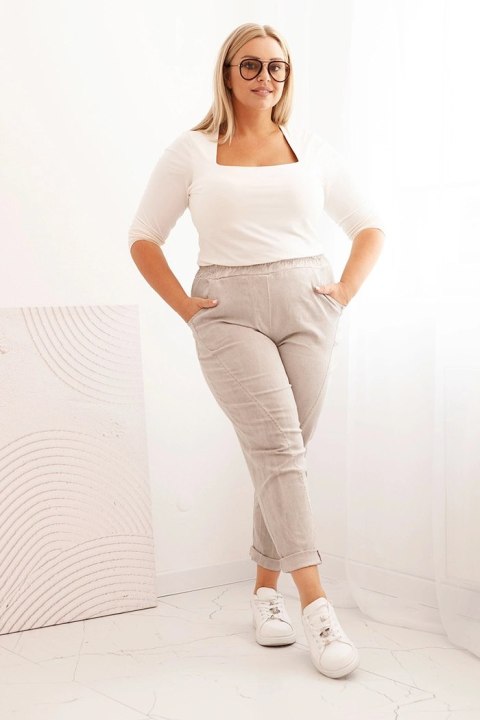 Spodnie damskie dekatyzowane Plus Size z gumką i kieszeniami beżowe Spodnie damskie dekatyzowane Plus Size z gumką i kieszeniami beżowe