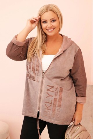 Bluza damska Plus Size dekatyzowana z kapturem i nadrukiem BKLYN brązowa