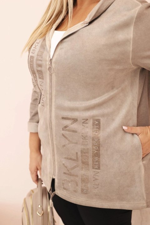 Bluza damska Plus Size dekatyzowana z kapturem i nadrukiem BKLYN fango Bluza damska Plus Size dekatyzowana z kapturem i nadrukiem BKLYN fango