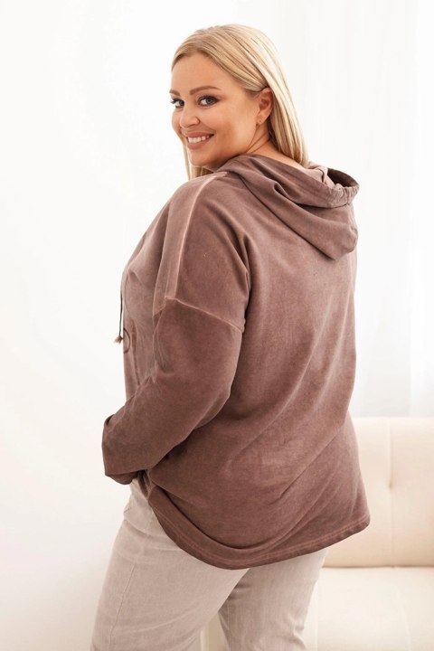 Bluza damska Plus Size dekatyzowana z kapturem i nadrukiem brązowa Bluza damska Plus Size dekatyzowana z kapturem i nadrukiem brązowa