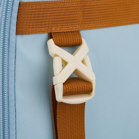 Plecak szkolny błękitny z kieszeniami i paskami kompresyjnymi